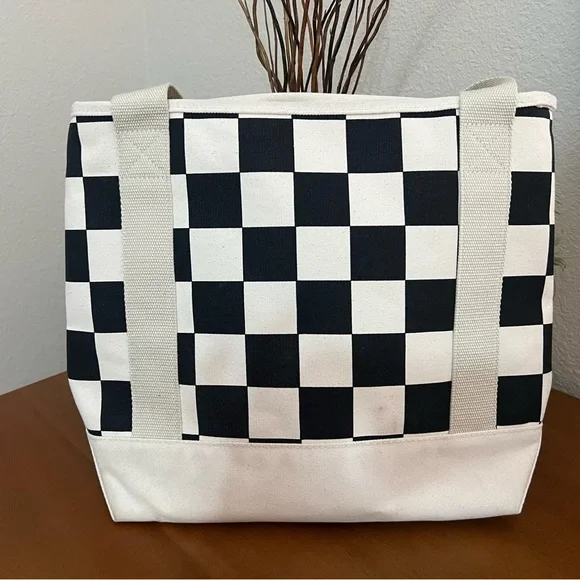 Vans Checkered Tote with Black and White Pattern - Picture 3 of 4